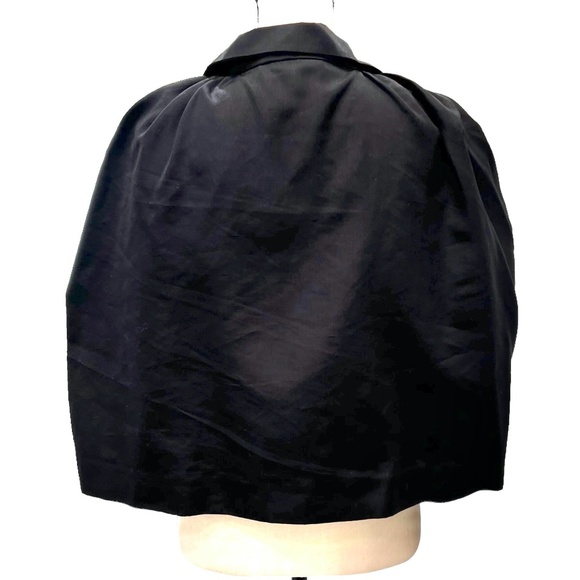YVES SAINT LAURENT BLACK CROPPED PONCHO CAPE WITH POINT COLLAR - 2010 COLLECTION - Picture 5 of 14